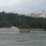 Bratislava Ankunft Fluss Katamaran